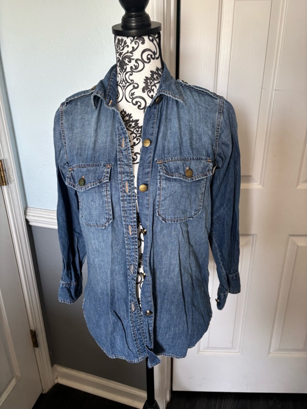 Current/Elliott Denim Button-Up Shirt Jacket in Medium Blue